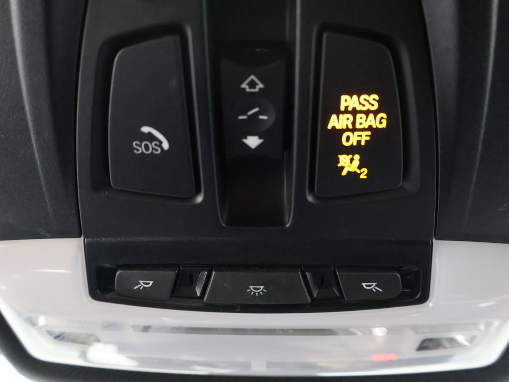 Used 2018 BMW 330i xDrive Sedan w/ Convenience Package image 9