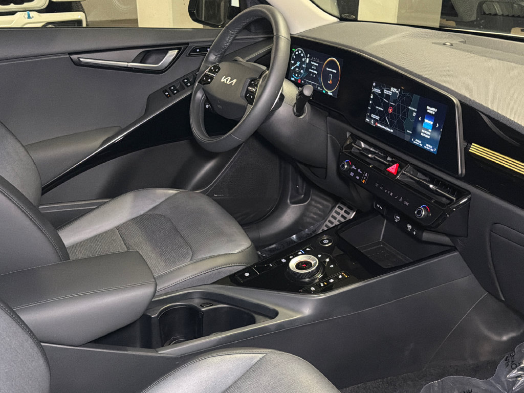 Certified 2023 Kia Niro Wave FWD image 14