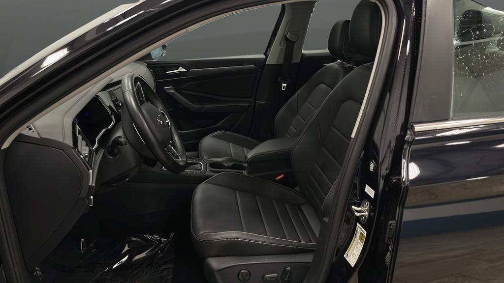 Used 2024 Volkswagen Jetta SE w/ Panoramic Sunroof Package FWD image 9