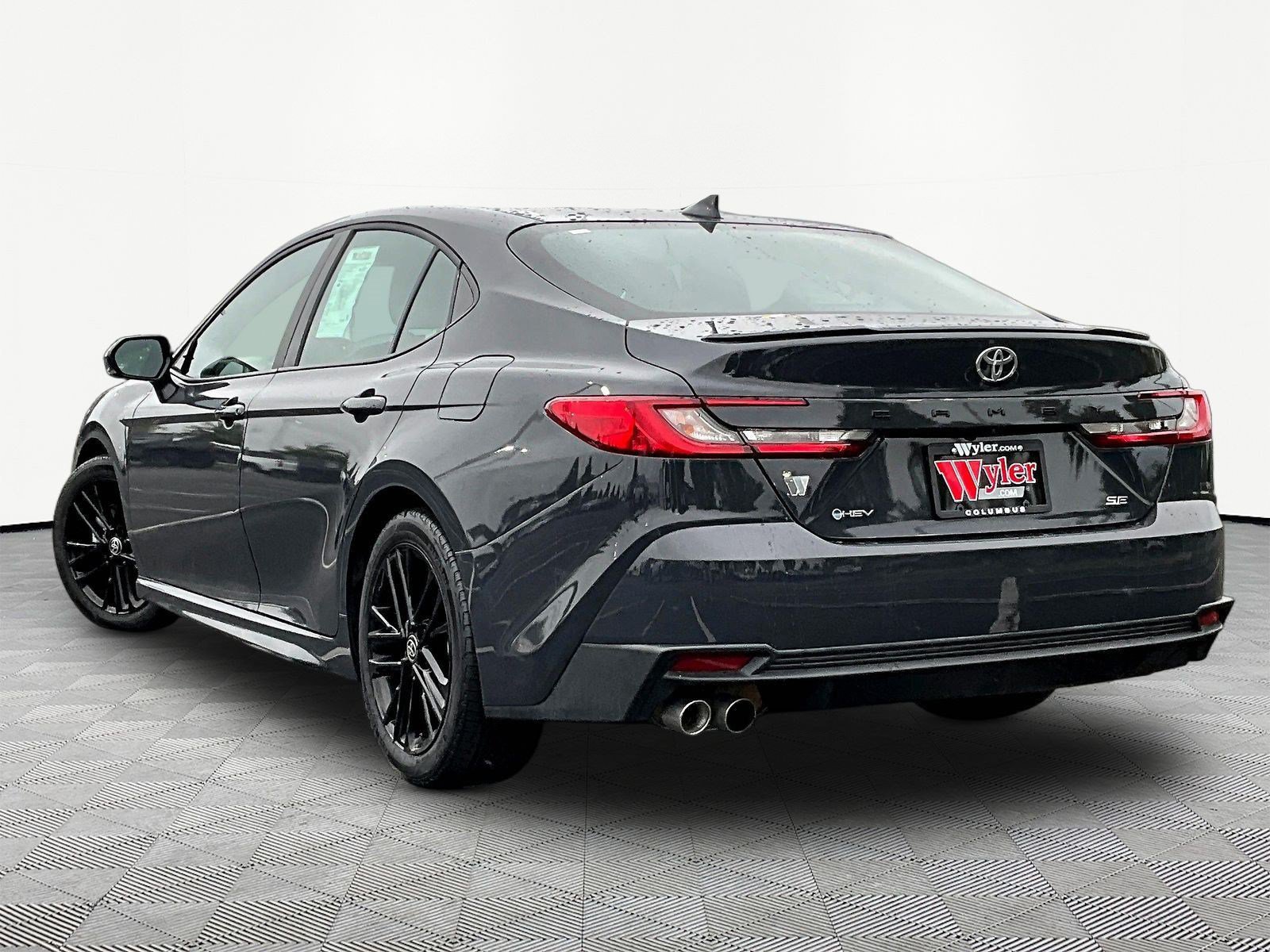 Used 2025 Toyota Camry SE FWD image 4