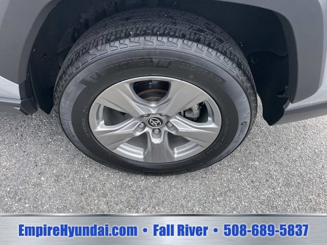 Used 2025 Toyota RAV4 XLE AWD/4WD image 13