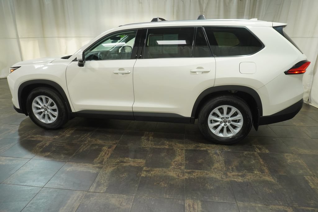 Used 2024 Toyota Grand Highlander AWD image 2