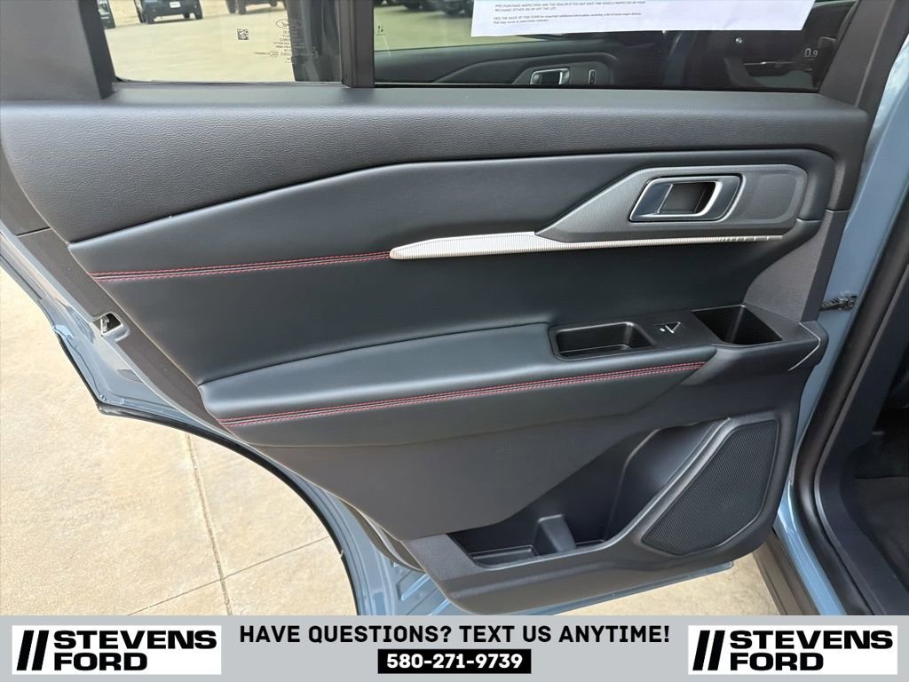 Used 2025 Ford Explorer ST-Line image 34