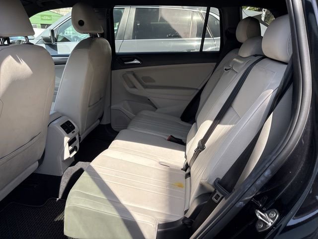 Certified 2022 Volkswagen Tiguan SE R-Line image 8