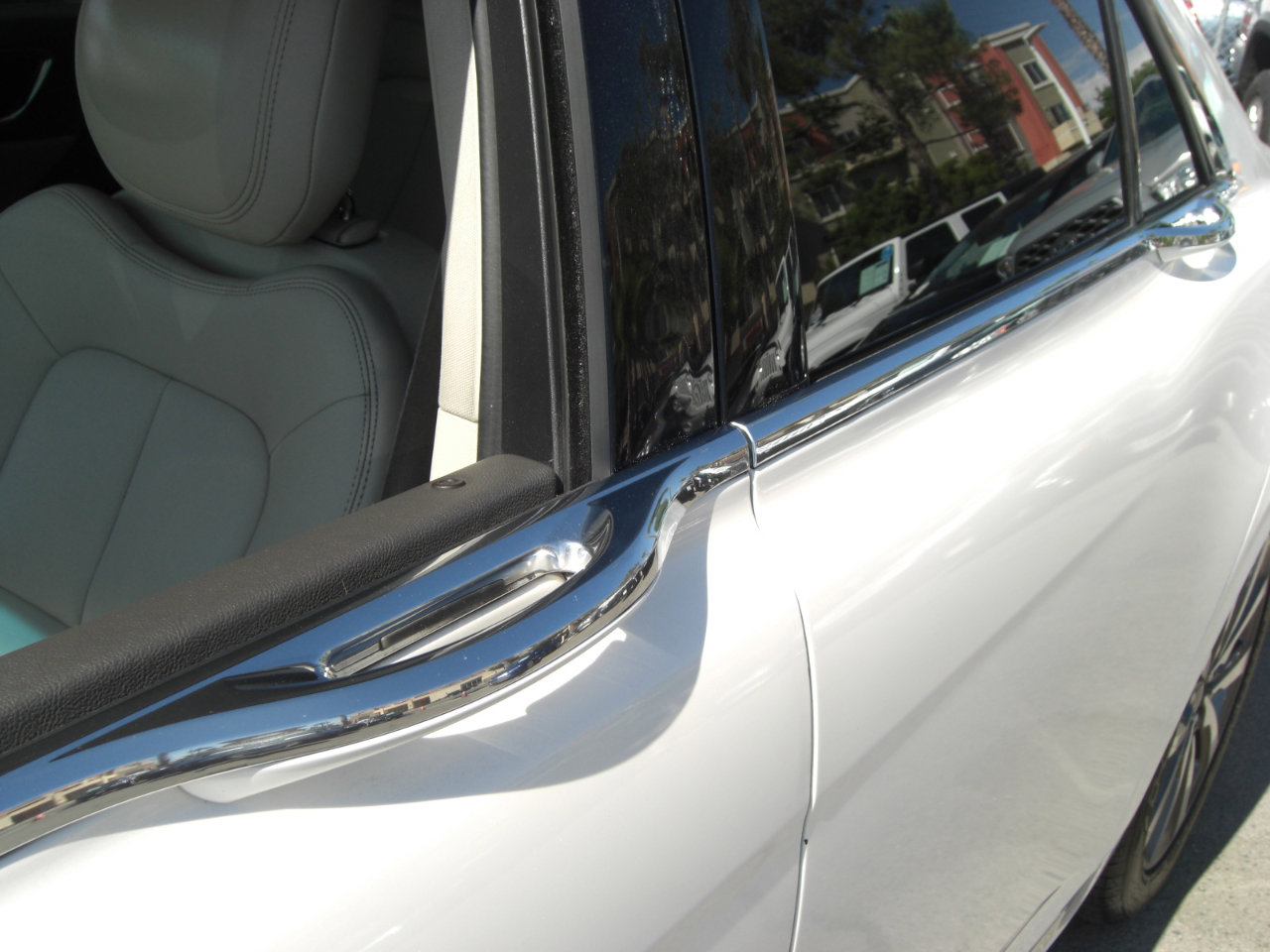 Used 2017 Lincoln Continental Premiere image 7