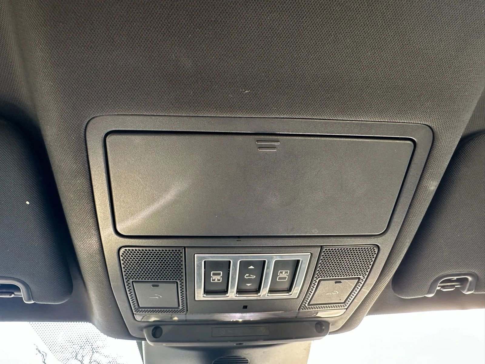 Used 2017 Land Rover Discovery HSE image 58