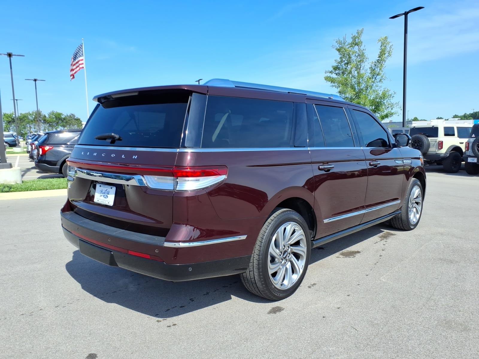 Used 2024 Lincoln Navigator L Reserve AWD/4WD image 3