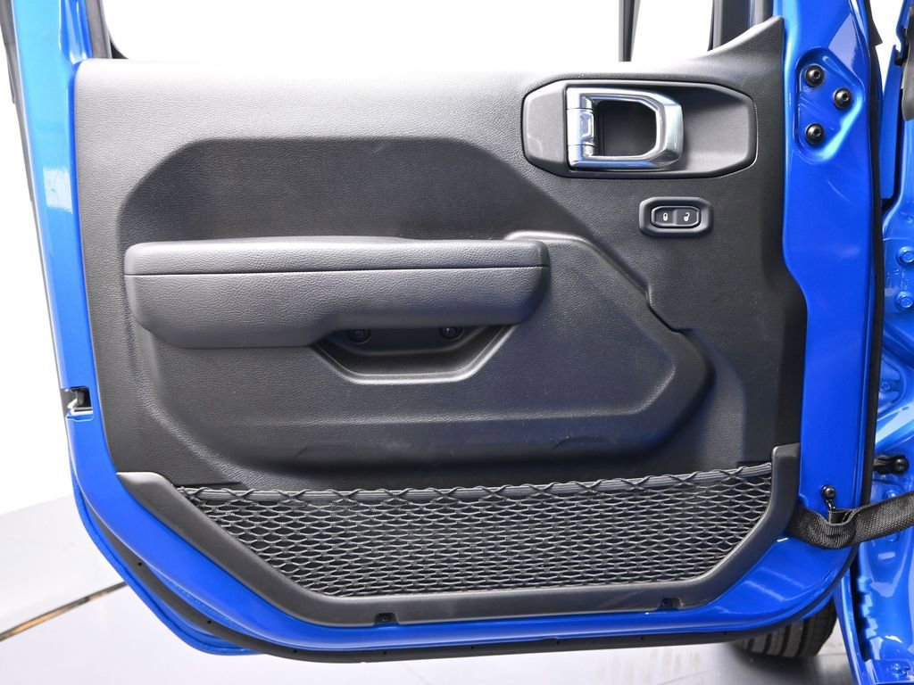 Used 2025 Jeep Wrangler Sport image 22