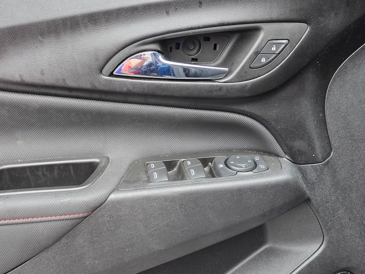 Used 2022 Chevrolet Equinox RS w/ LPO, Floor Liner Package FWD image 9