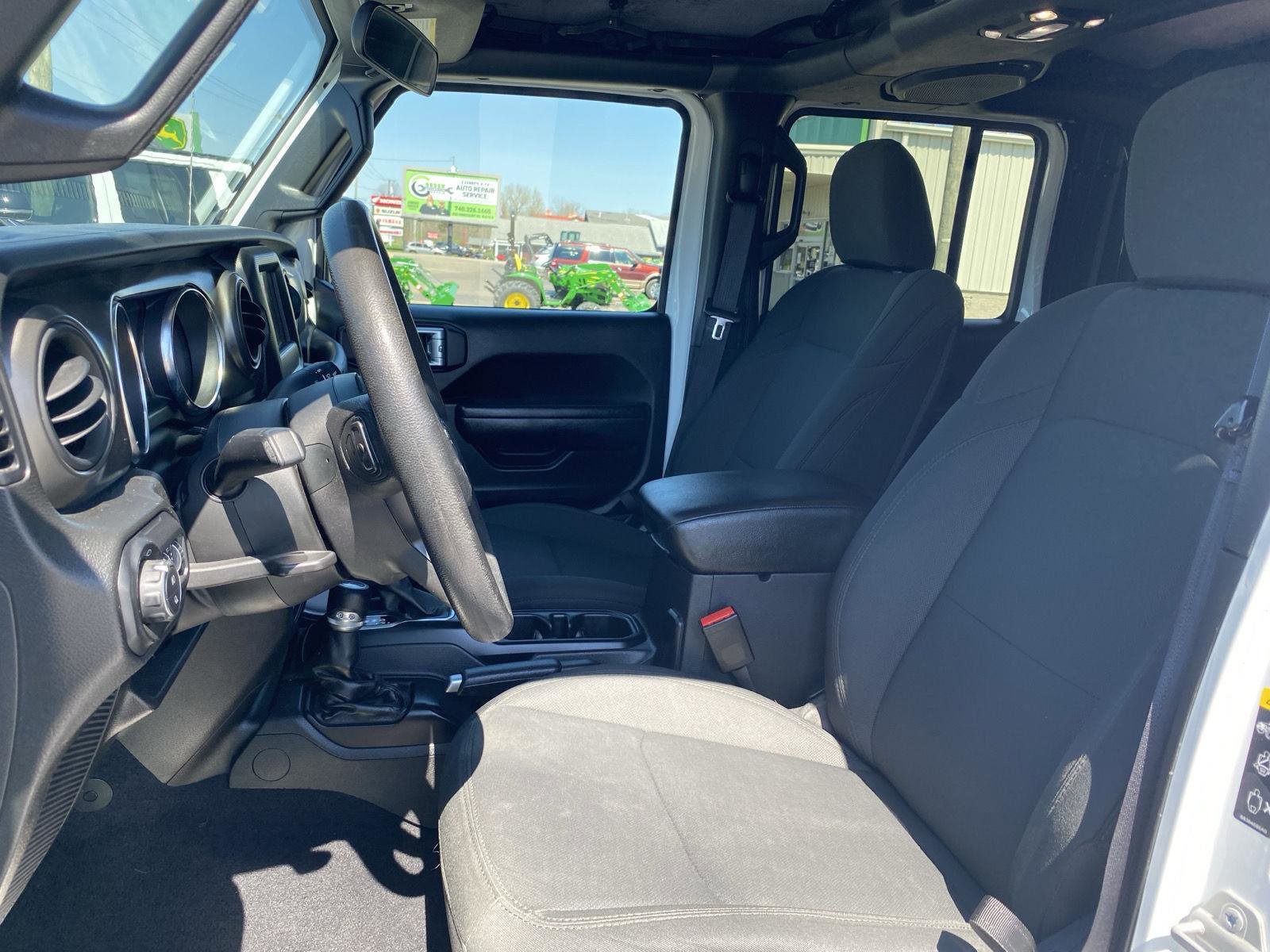 Used 2022 Jeep Gladiator Sport AWD/4WD image 14