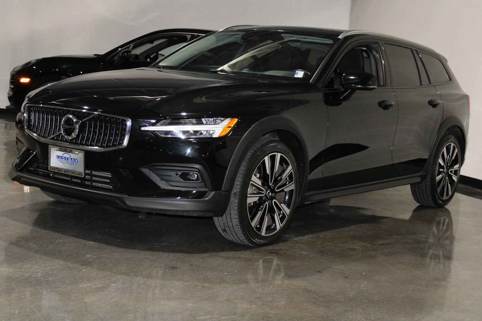 Used 2021 Volvo V60 T5 Cross Country w/ Climate Package image 5