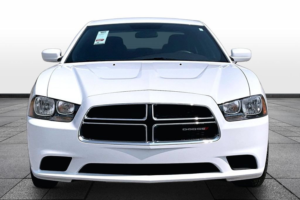 Used 2013 Dodge Charger SE RWD image 3