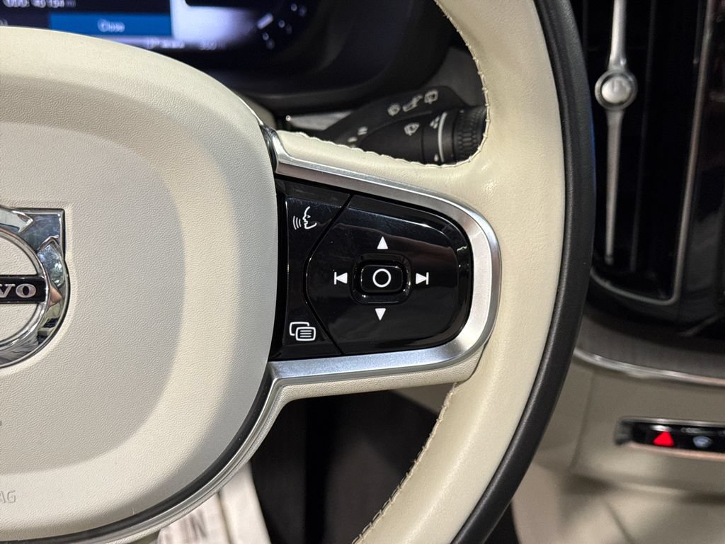 Certified 2024 Volvo XC60 B5 Plus w/ Protection Package Premier AWD/4WD image 13