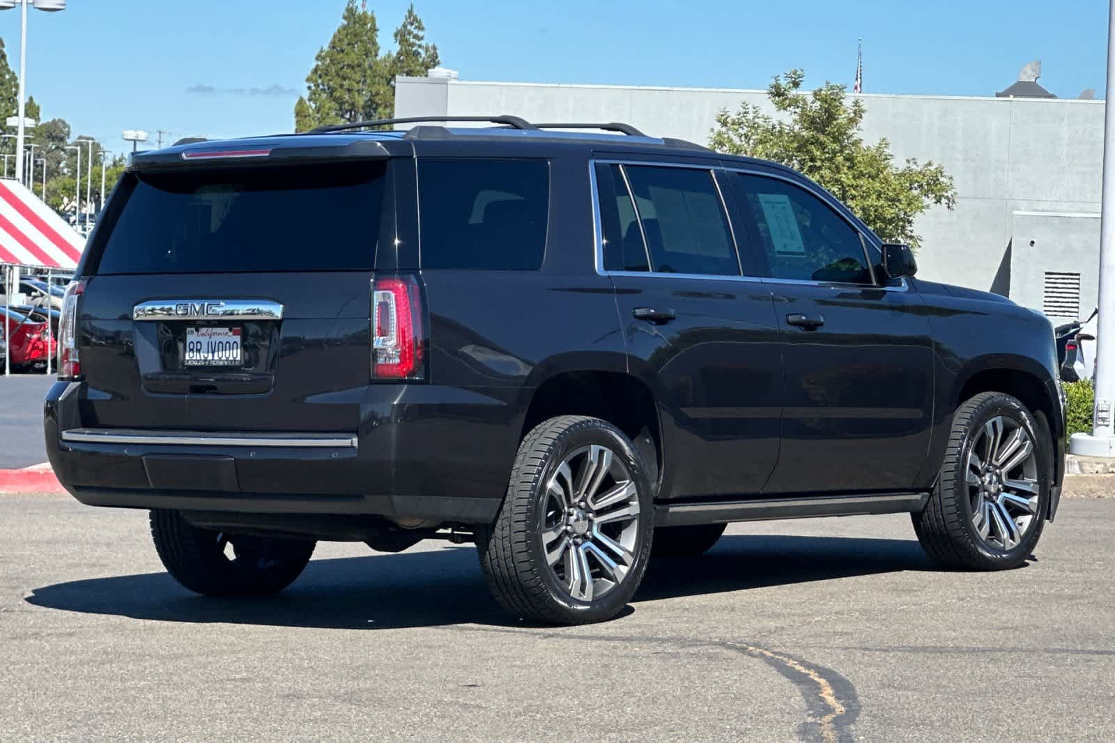 Used 2020 GMC Yukon Denali w/ Denali Premium Package AWD/4WD image 2