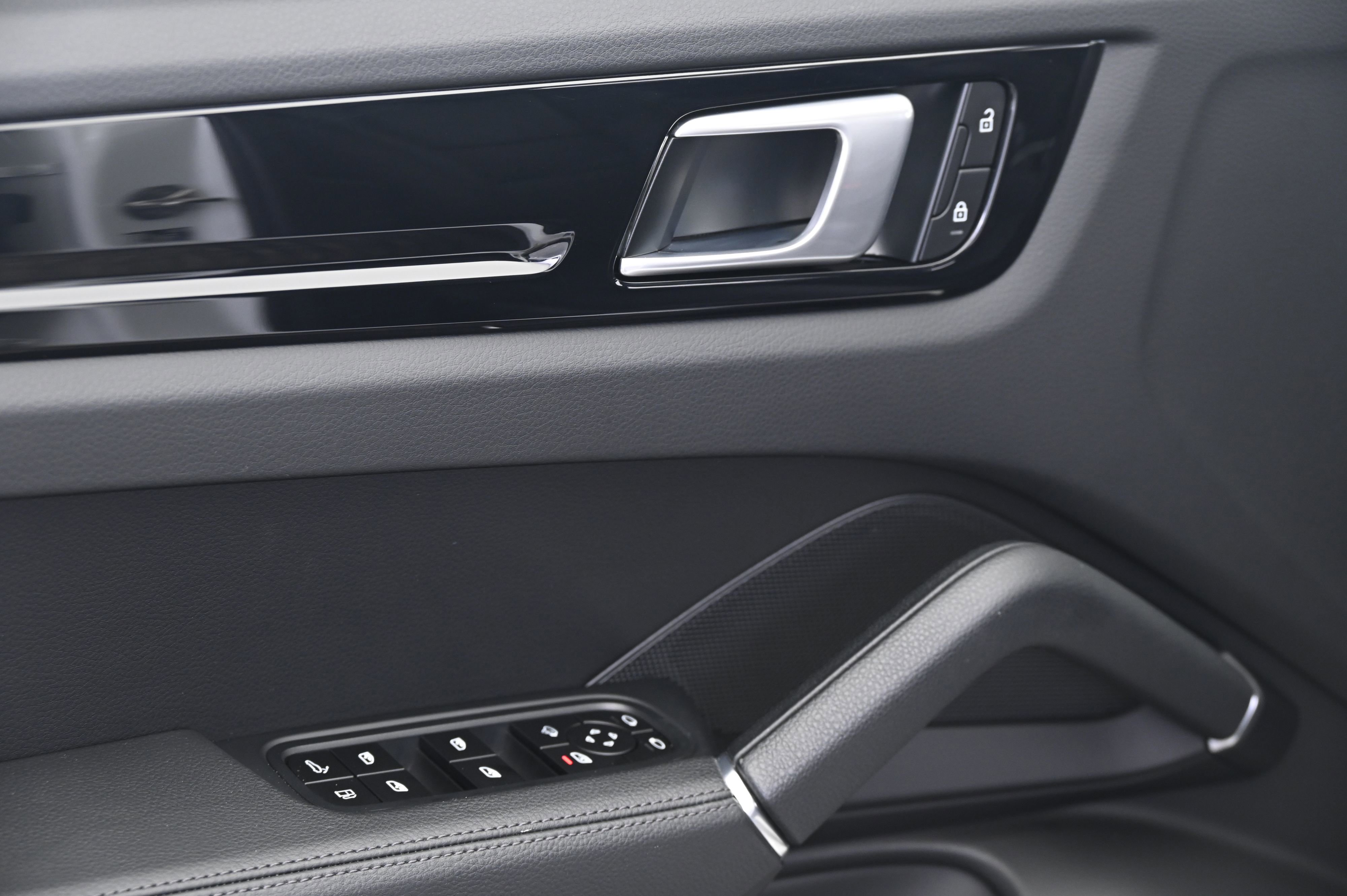 Certified 2022 Porsche Cayenne E-Hybrid image 27