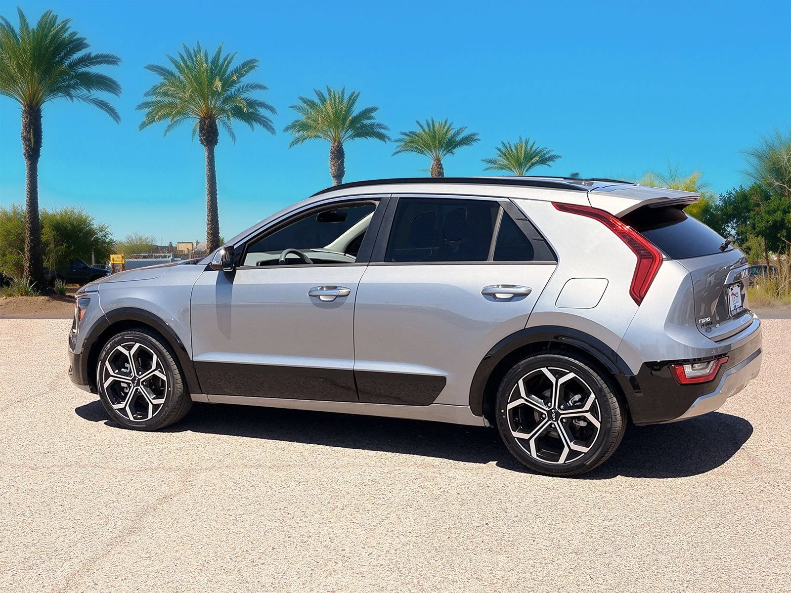 Used 2023 Kia Niro SX Touring FWD image 3