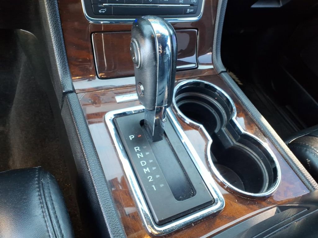 Used 2017 Lincoln Navigator L Select RWD image 15