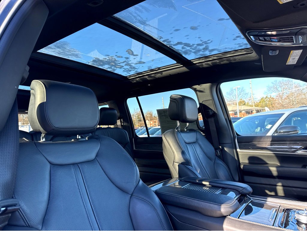 Used 2022 Jeep Wagoneer Series III w/ Premium Group I image 8