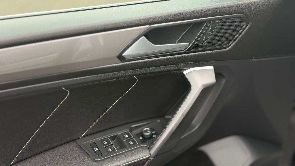 Used 2023 Volkswagen Tiguan SE image 13