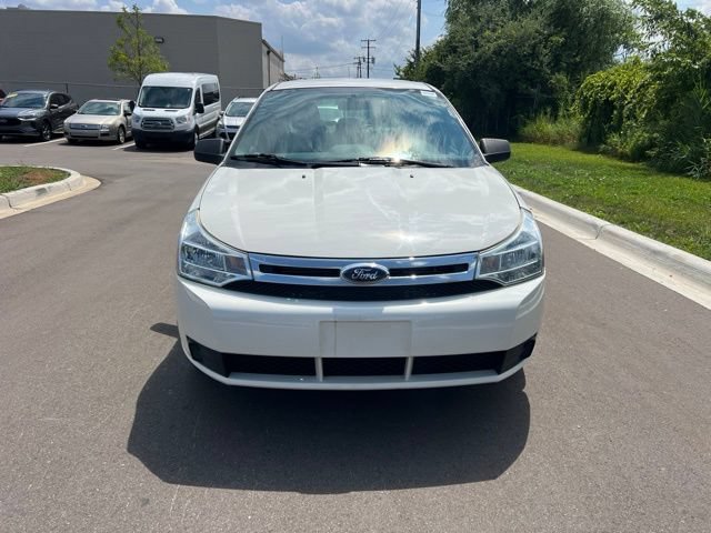 Used 2010 Ford Focus SE FWD image 2