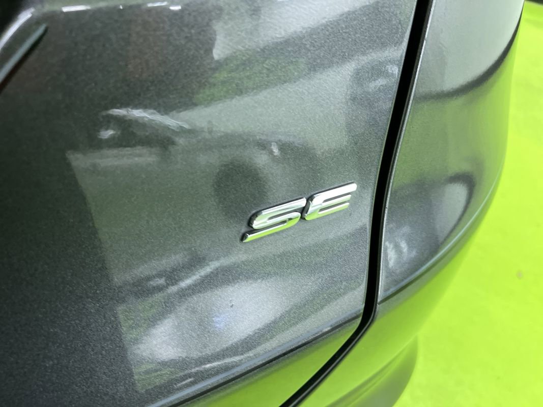 Used 2017 Ford Fusion SE FWD image 14