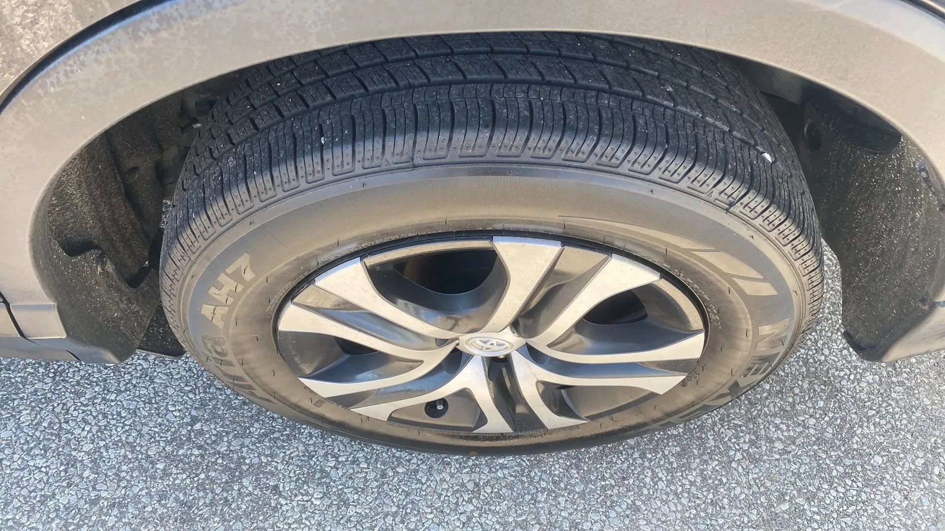 Used 2018 Toyota RAV4 LE w/ All Weather Liner Package image 21