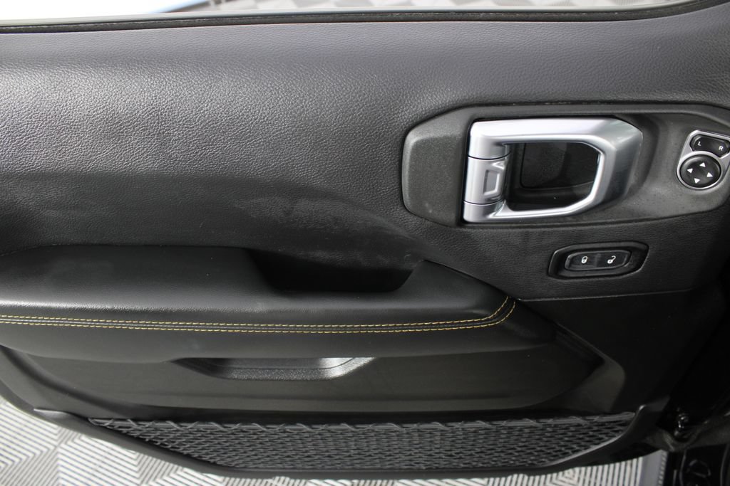 Used 2025 Jeep Wrangler Unlimited Sahara AWD/4WD image 13