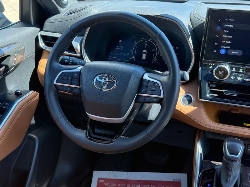 Used 2024 Toyota Highlander Platinum AWD/4WD image 14