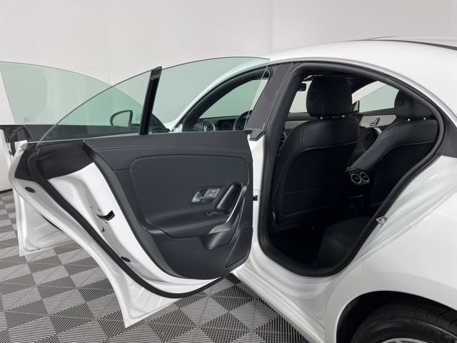 Used 2025 Mercedes-Benz CLA 250 image 38