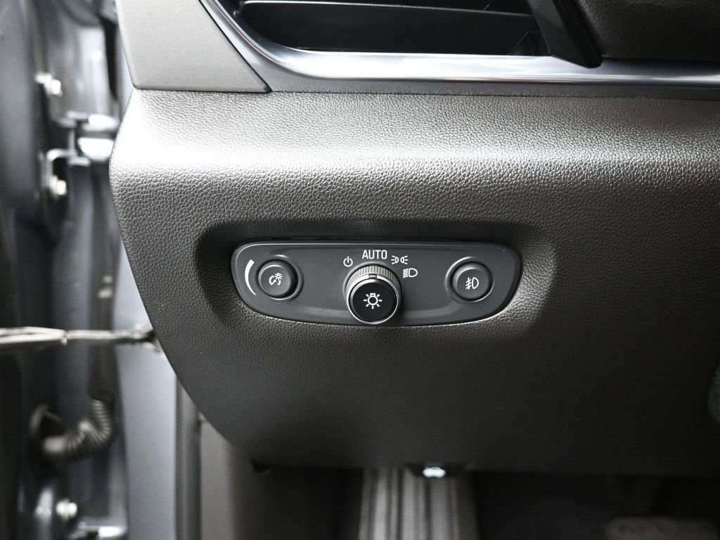 Used 2021 Chevrolet Traverse RS image 13