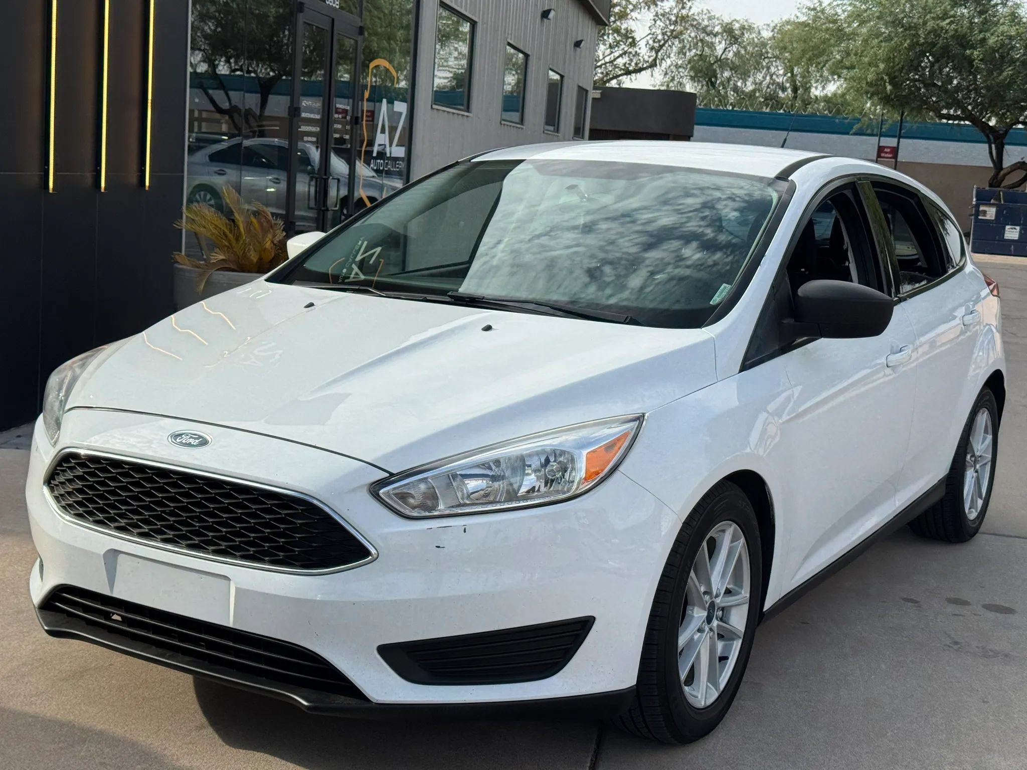 Used 2018 Ford Focus SE FWD image 2