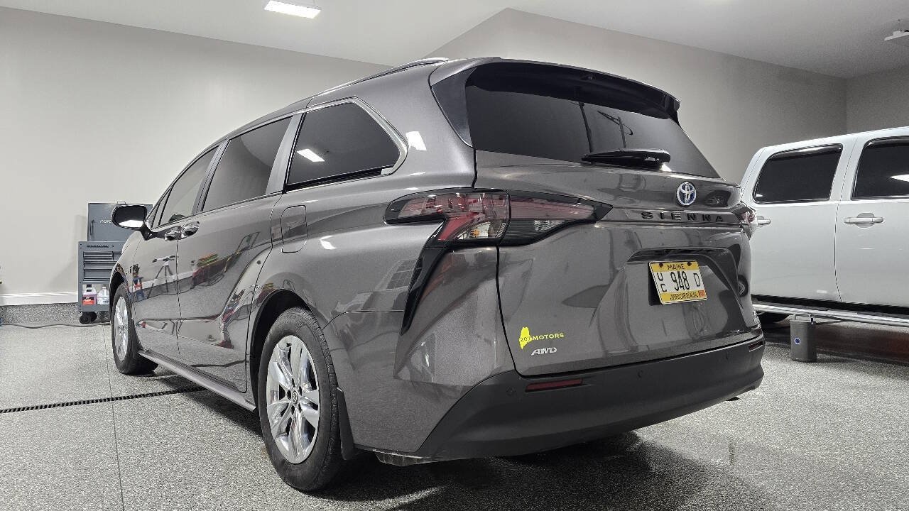 Used 2024 Toyota Sienna XLE w/ XLE Plus Package AWD/4WD image 8