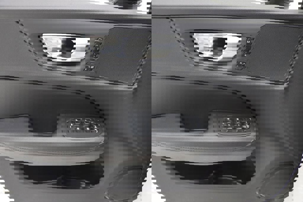 Used 2024 Volvo S60 B5 Core FWD image 14