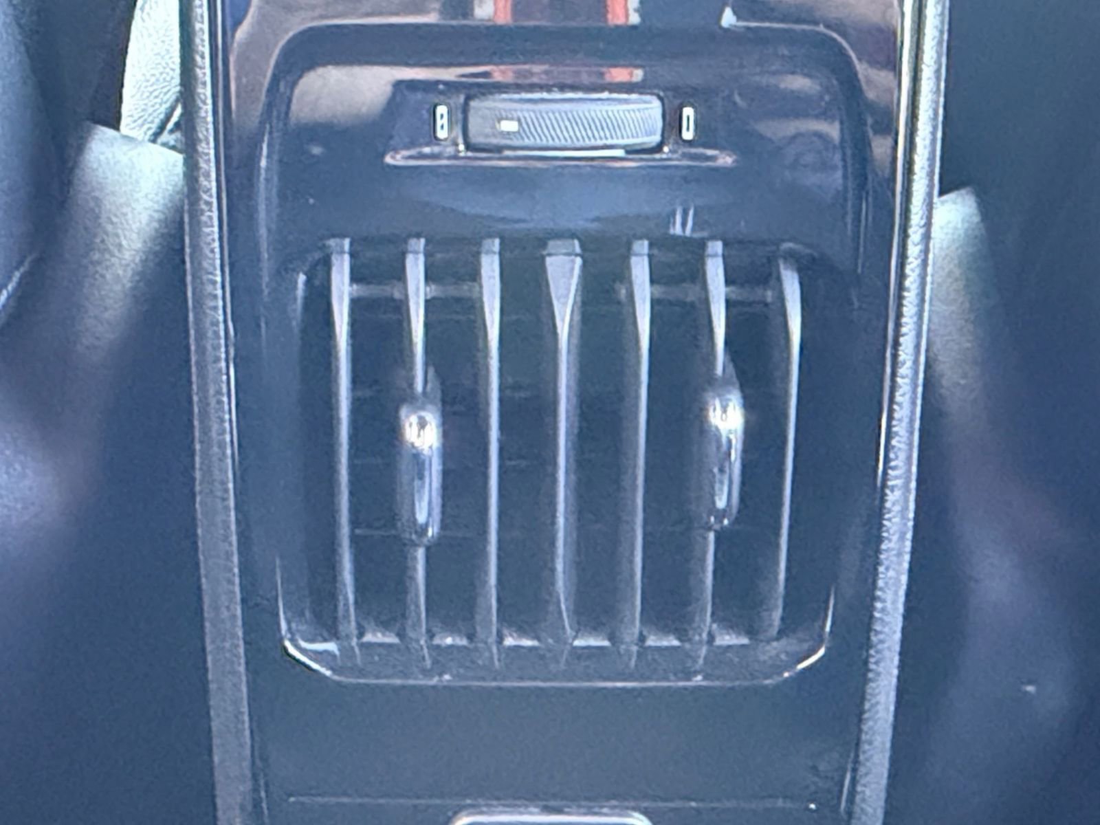 Used 2025 Jeep Compass Limited image 23