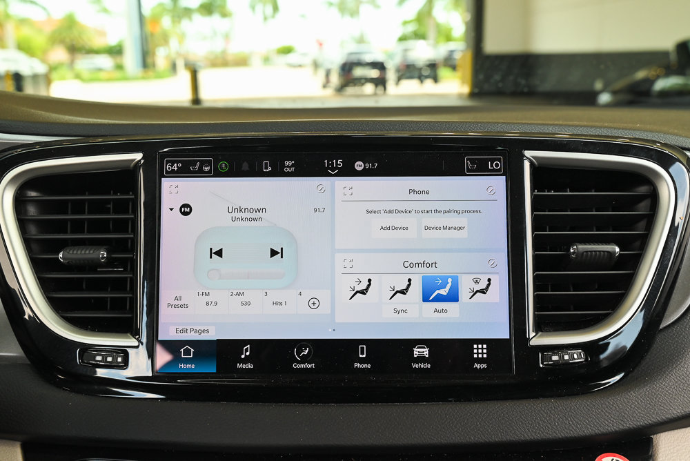 Used 2024 Chrysler Pacifica Touring-L FWD image 17