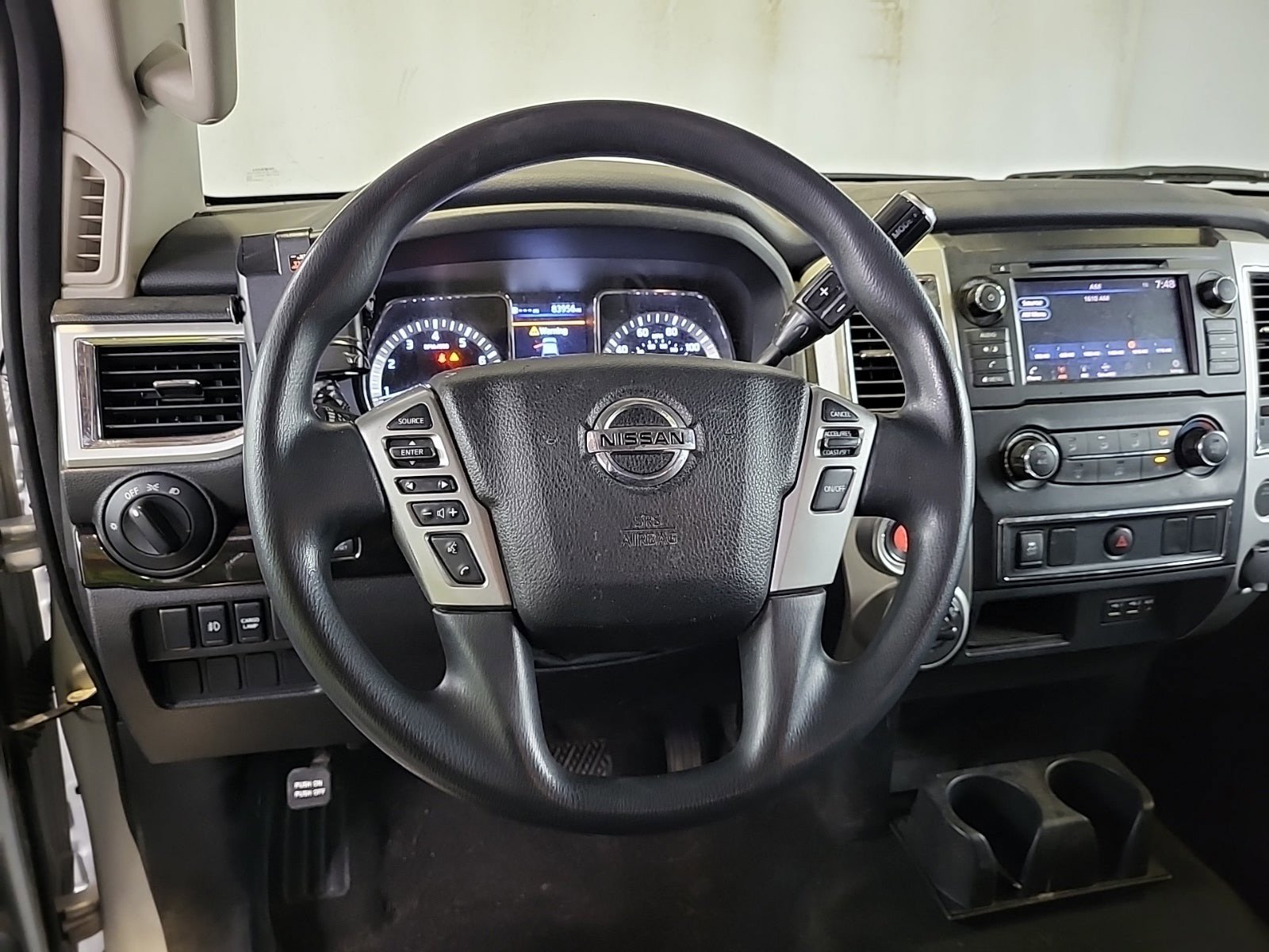 Used 2019 Nissan Titan SV image 6