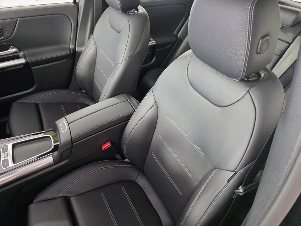 New 2026 Mercedes-Benz GLA 35 AMG 4MATIC image 8
