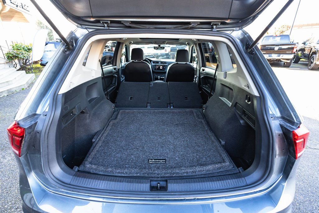 Used 2021 Volkswagen Tiguan SE w/ Panoramic Sunroof Package image 37