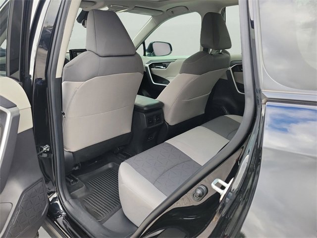 Used 2022 Toyota RAV4 XLE w/ Convenience Package image 6