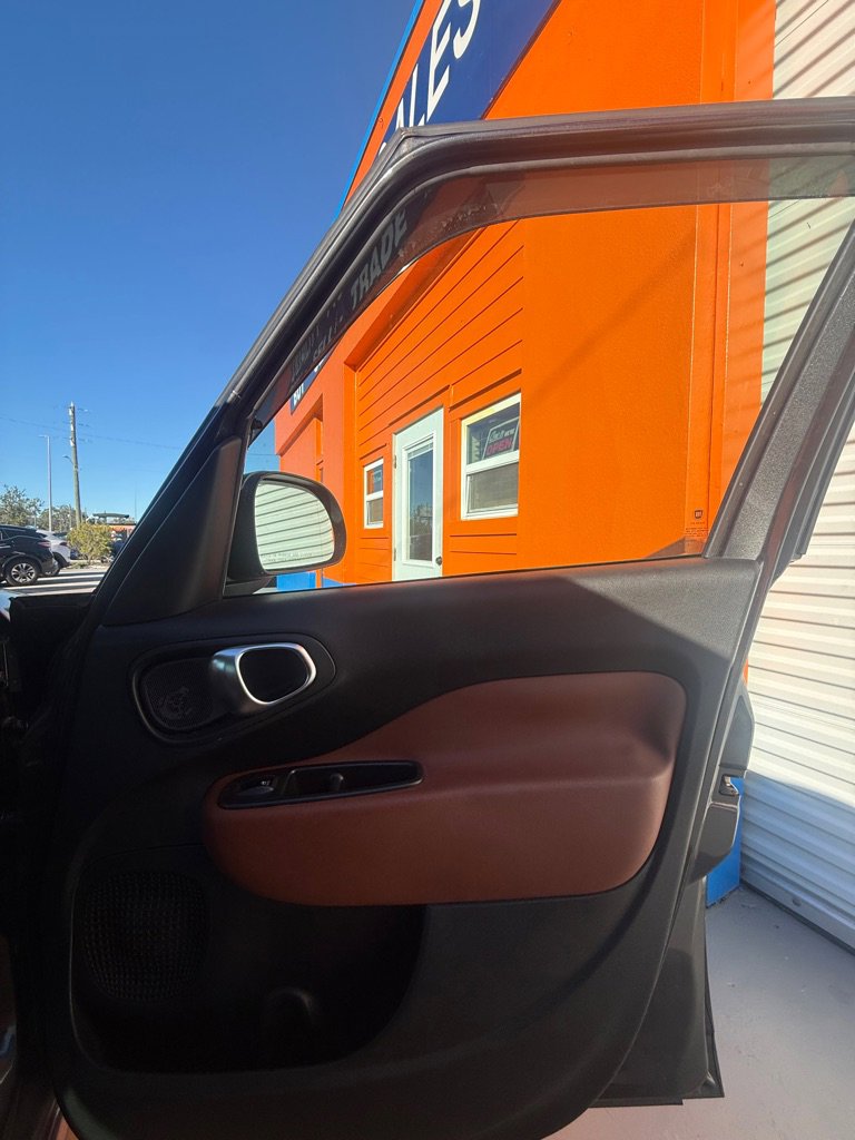 Used 2014 FIAT 500L Trekking w/ Popular Equipment Group FWD image 12