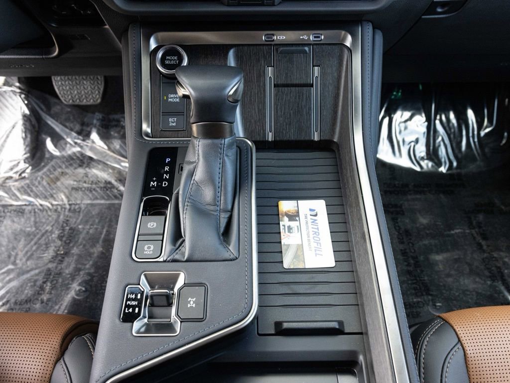 Used 2024 Lexus GX 550 w/ Accessory Package (2T) image 37