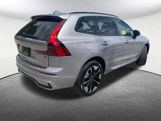 Used 2026 Volvo XC60 B5 Plus AWD/4WD image 18