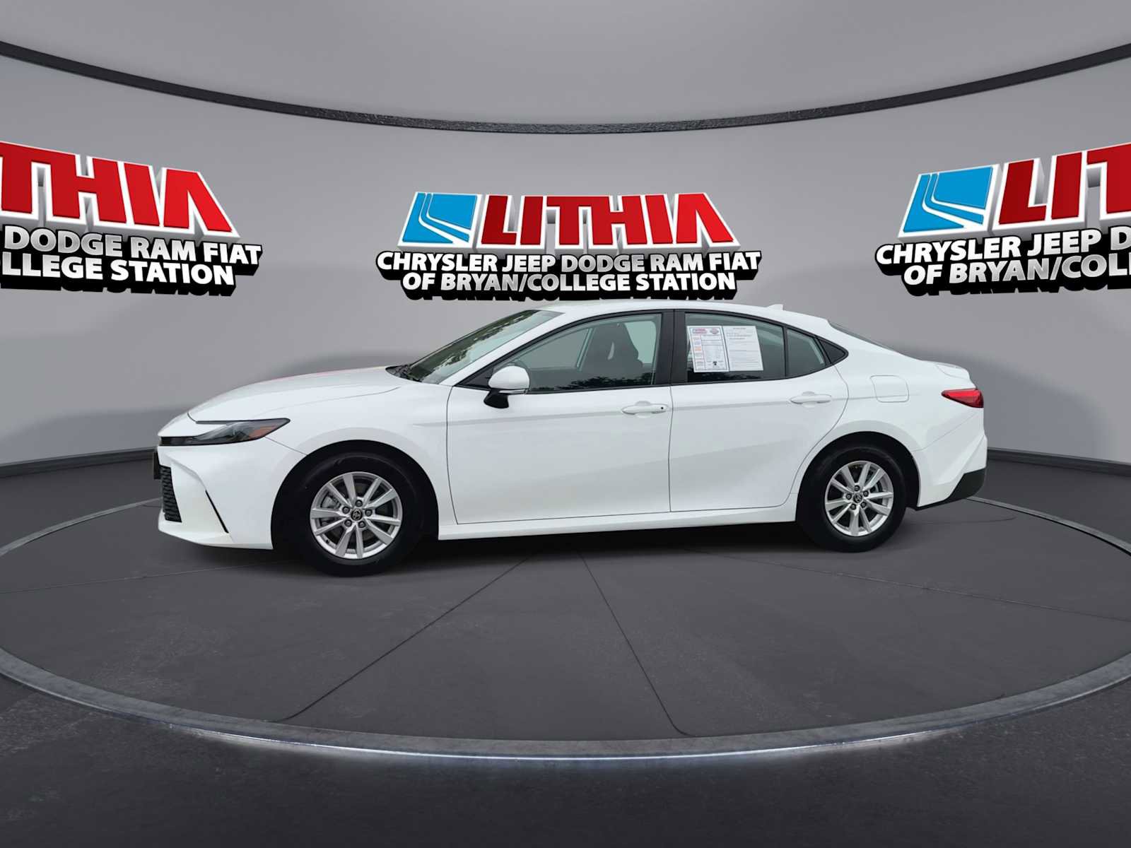 Used 2025 Toyota Camry LE image 4