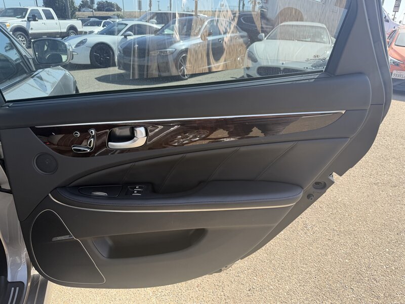 Used 2011 Hyundai Equus Signature RWD image 28