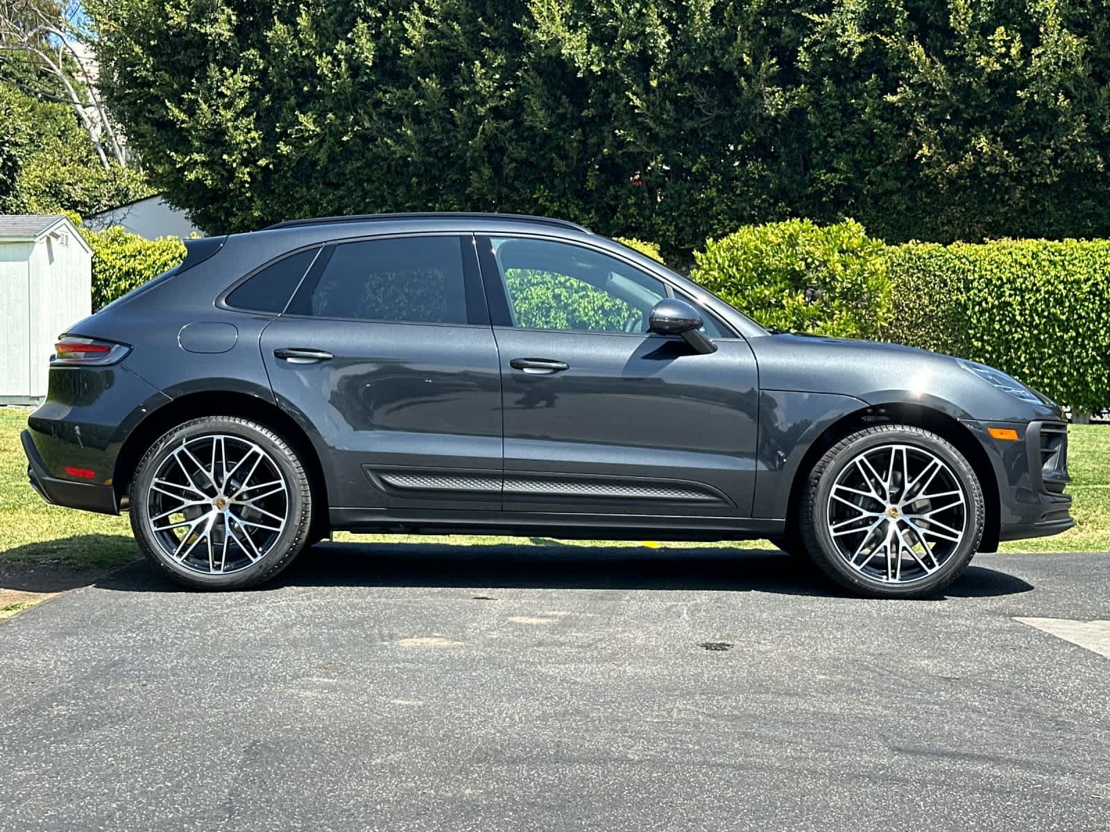 New 2026 Porsche Macan AWD/4WD image 9