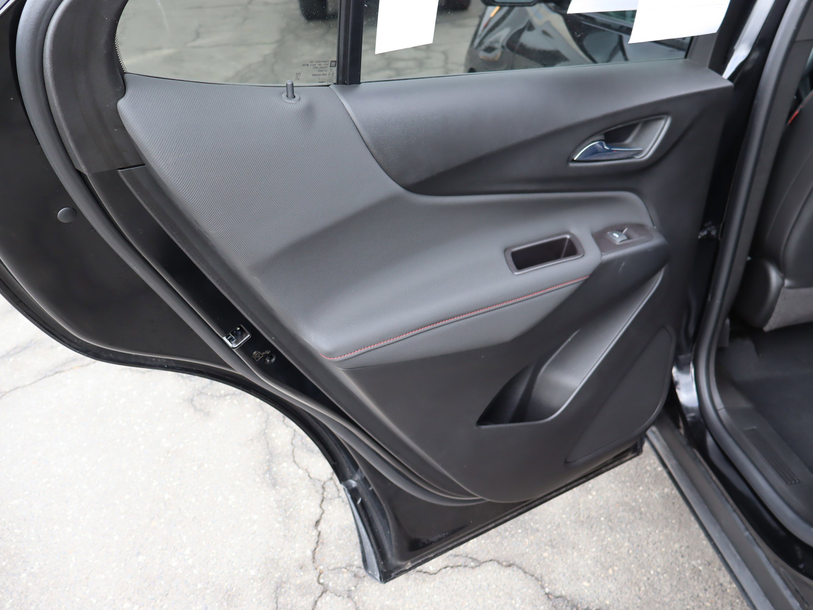 Used 2022 Chevrolet Equinox RS w/ LPO, Floor Liner Package image 31