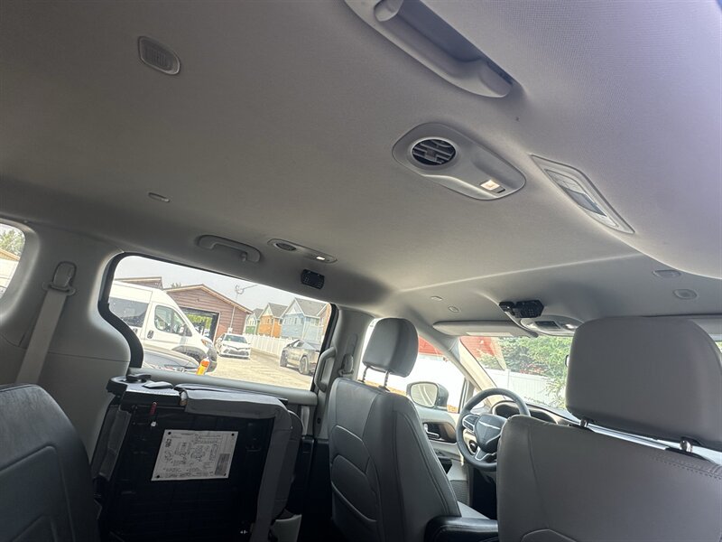 Used 2022 Chrysler Voyager LX FWD image 34