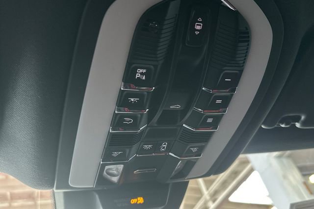 Used 2021 Porsche Macan image 37