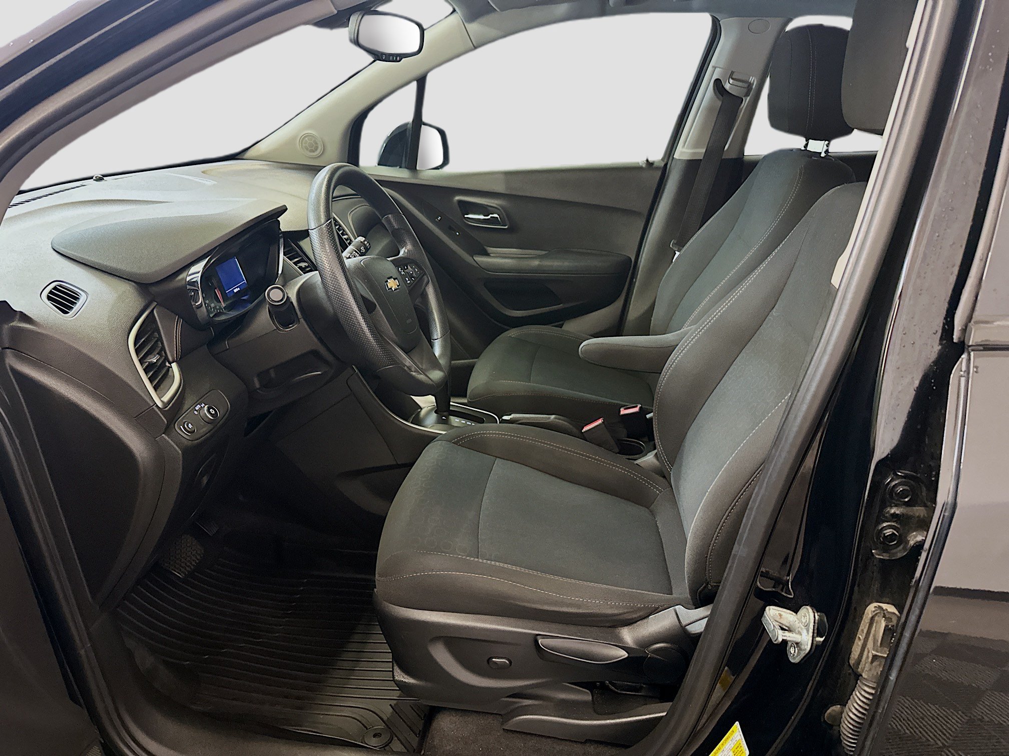 Used 2018 Chevrolet Trax LS AWD/4WD image 13