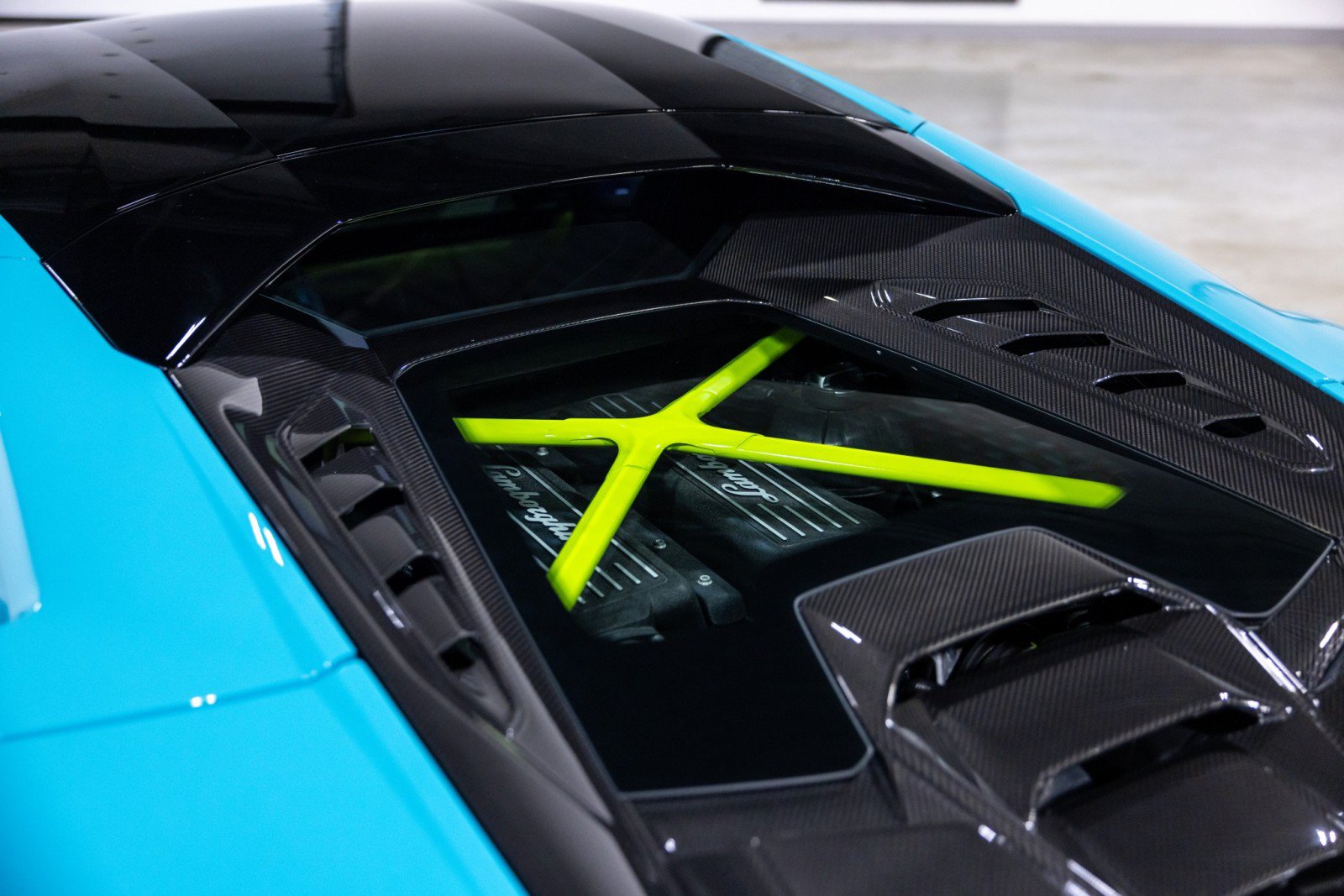 Used 2024 Lamborghini Huracan Tecnica RWD image 16